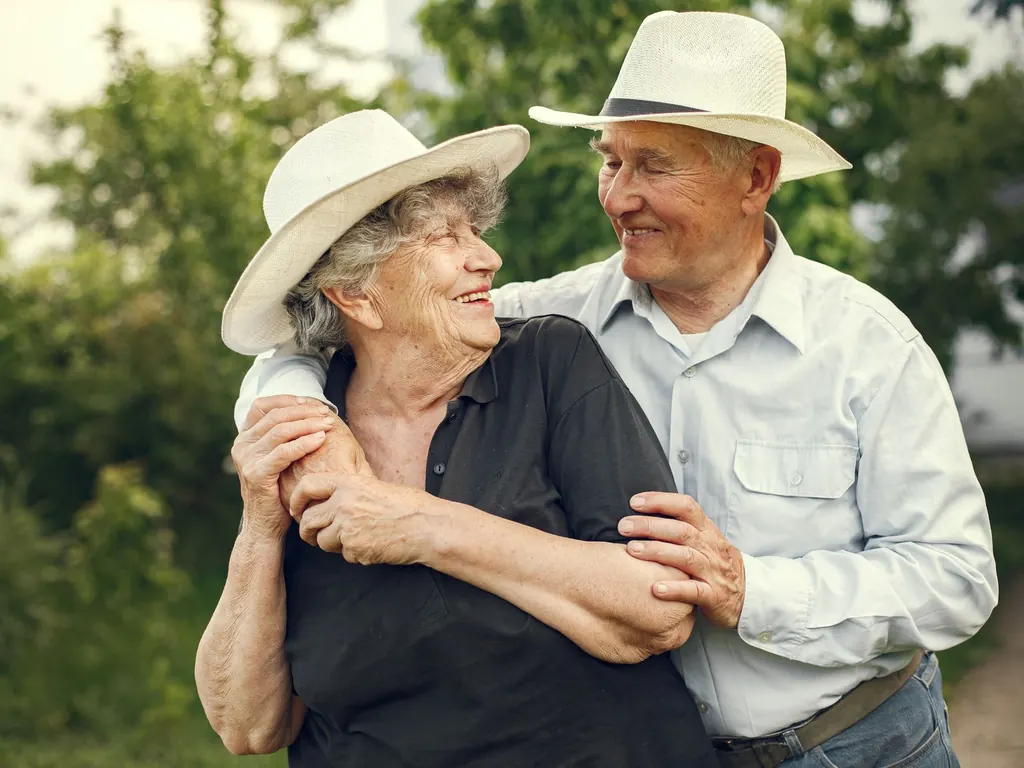 Retired couple enjoying retirement after taking a lump sum lifetime mortgage
